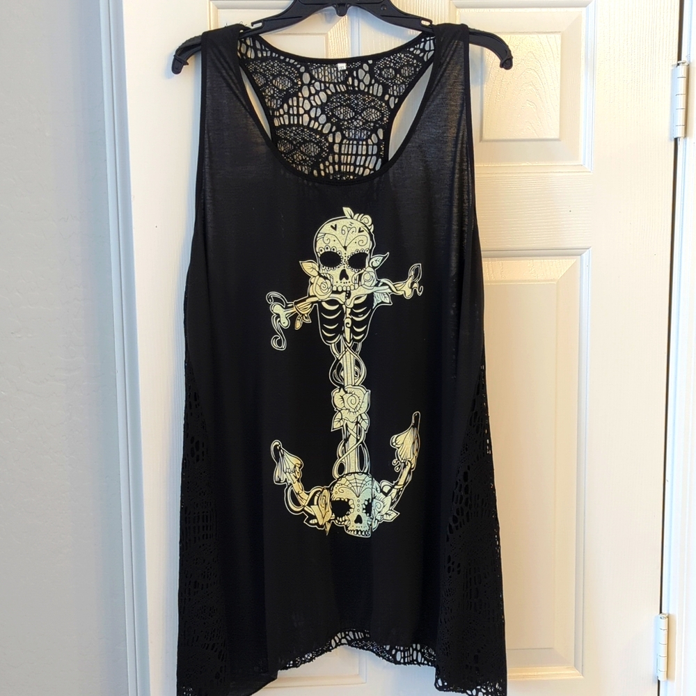 NWOT Black skull and anchor print crochet back tank top